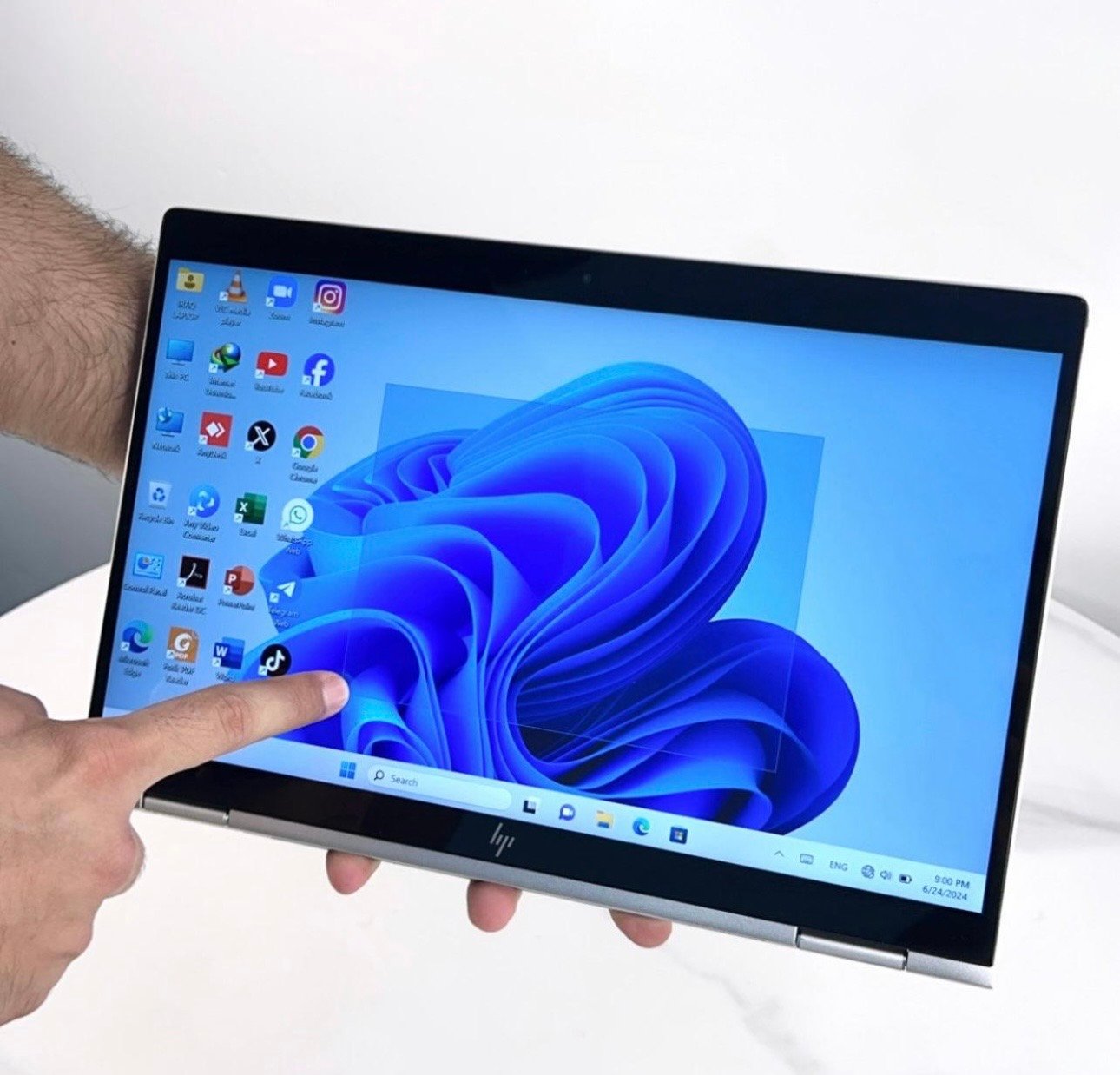 HP EliteBook x360 1040 G10 Intel Core i7-1355U (13th Gen) - Image 3